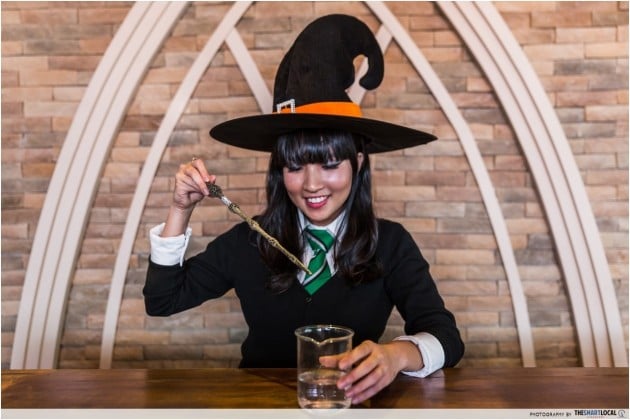 harry potter cafe Platform 1904, Witch