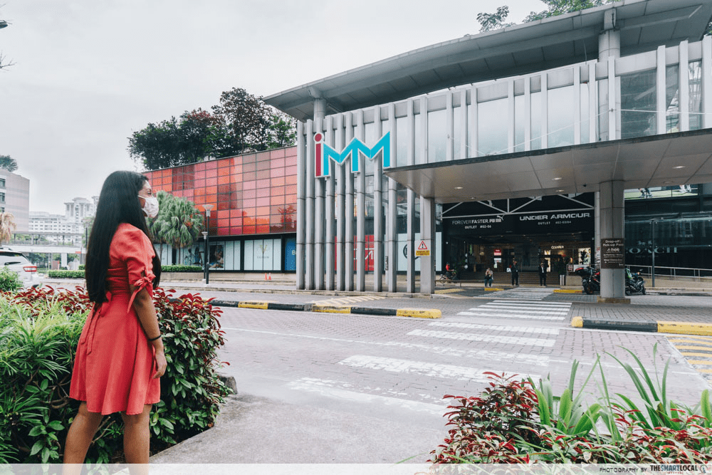 unvaccinated individuals shopping centre