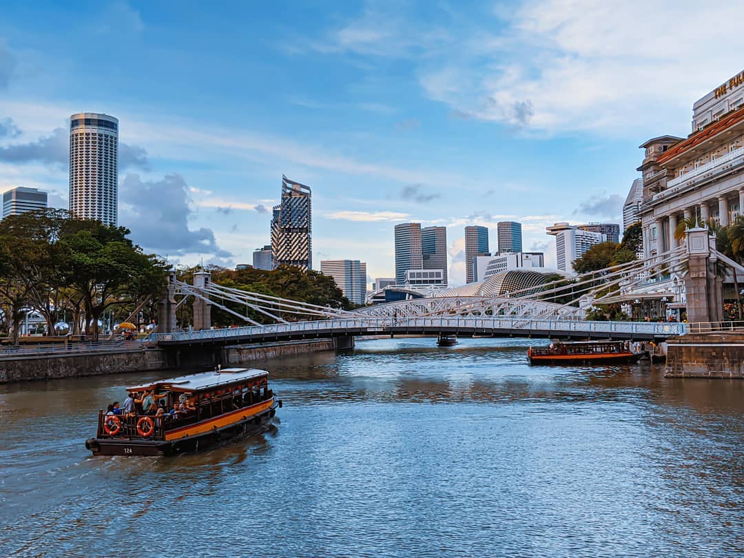 feng shui places in singapore - Cavenagh Bridge