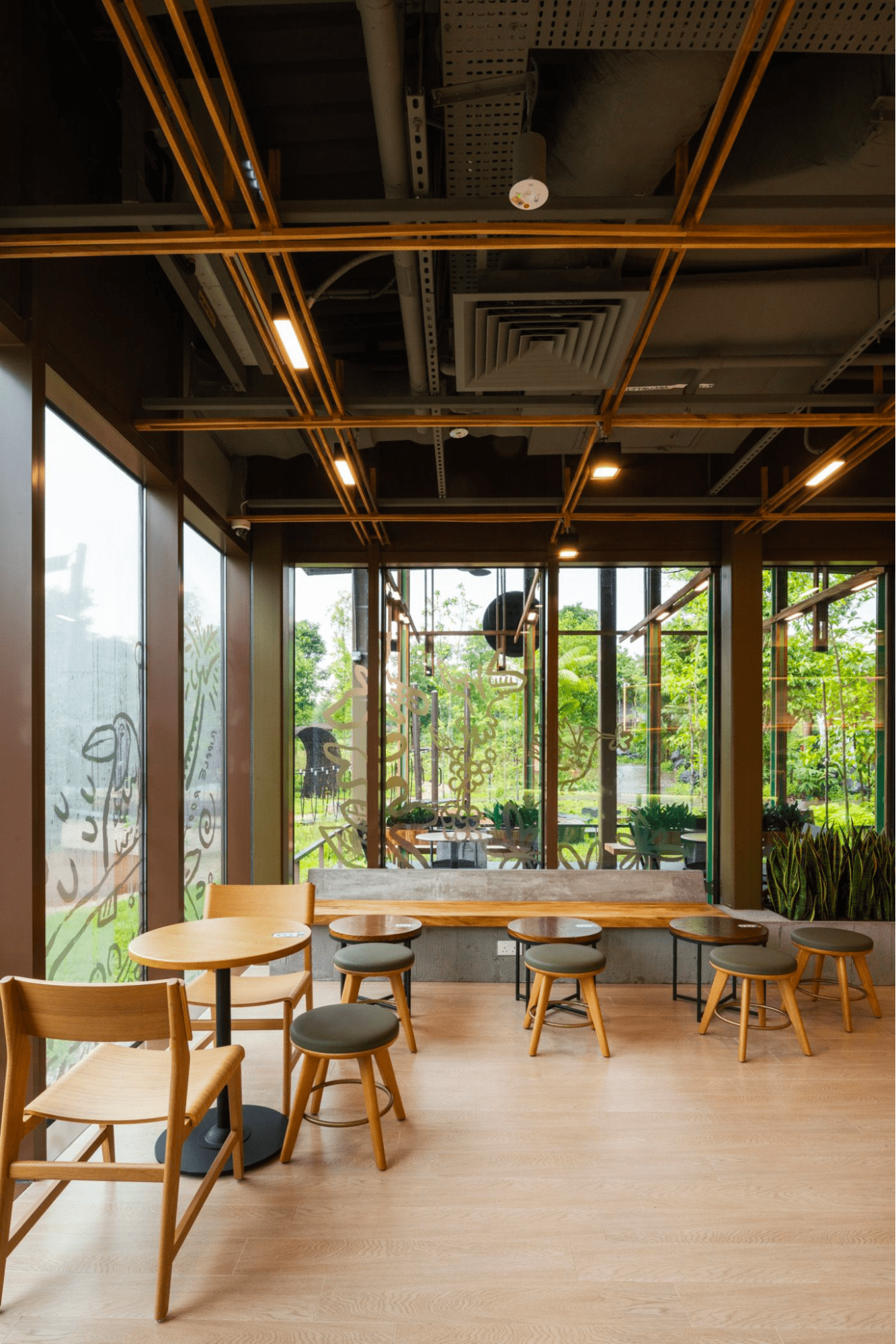 unique outlets starbucks singapore bird paradise interior