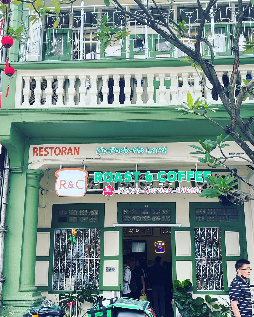 jb cafe guide - Roast & Coffee